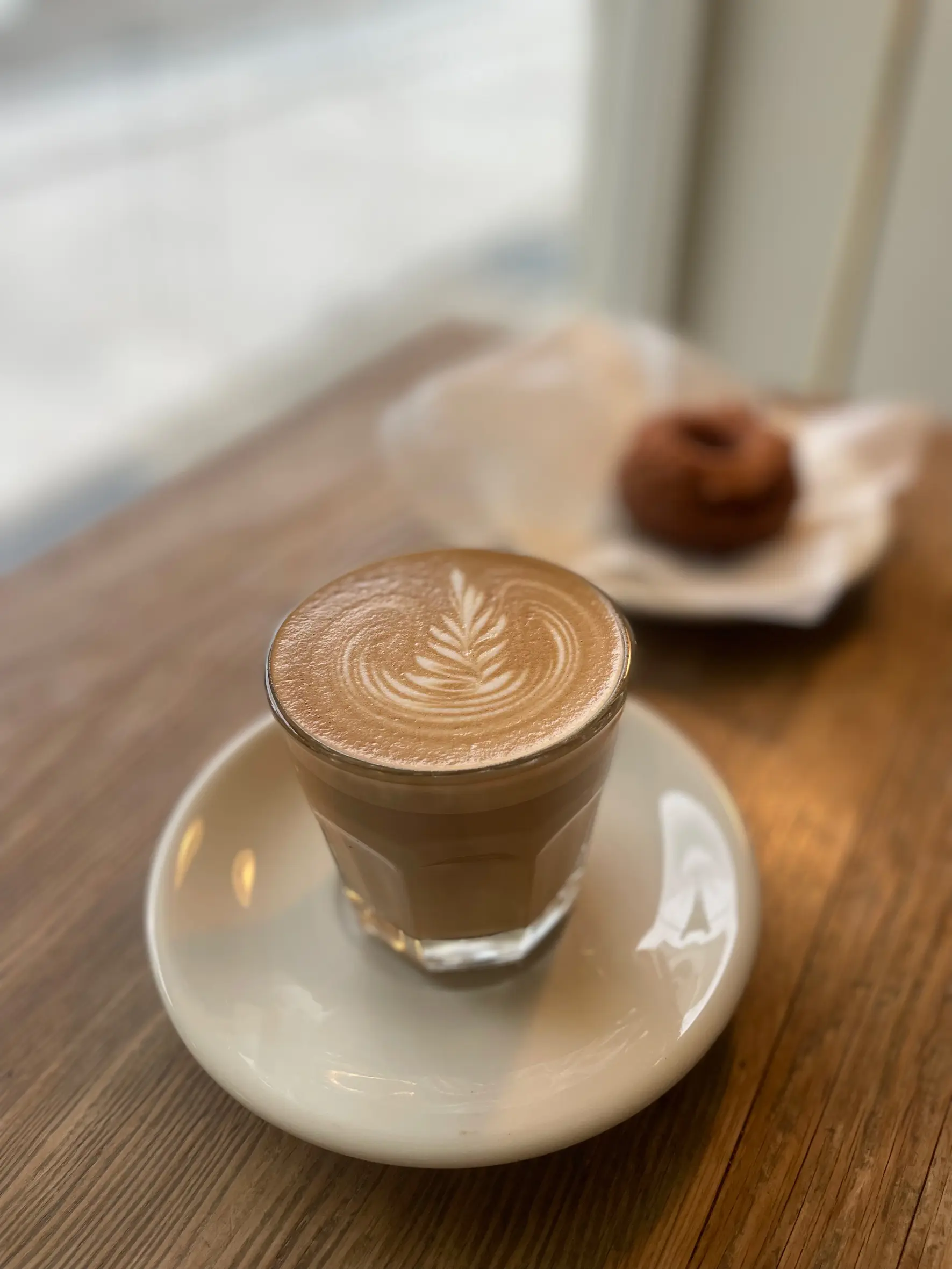 【２．SIXTH OR THIRD COFFEE STAND】路地に佇む白いコーヒースタンド-0
