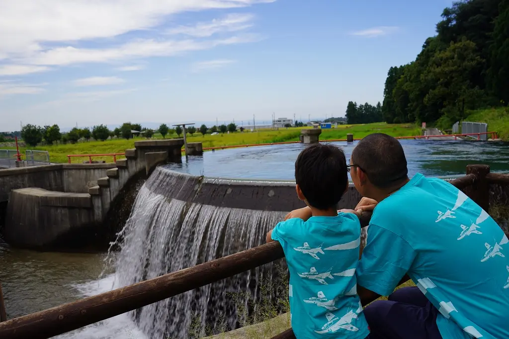 近くのオススメスポット「東山円筒分水槽（ひがしやまえんとうぶんすいそう）」と「魚津桃山運動公園」-5