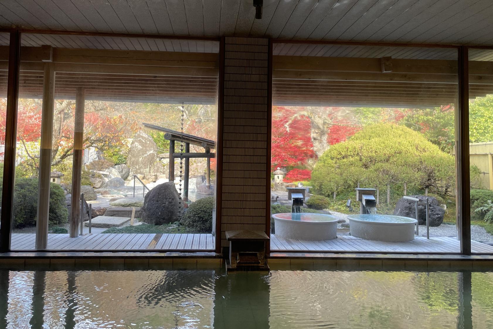 日本庭園に面した温泉-5