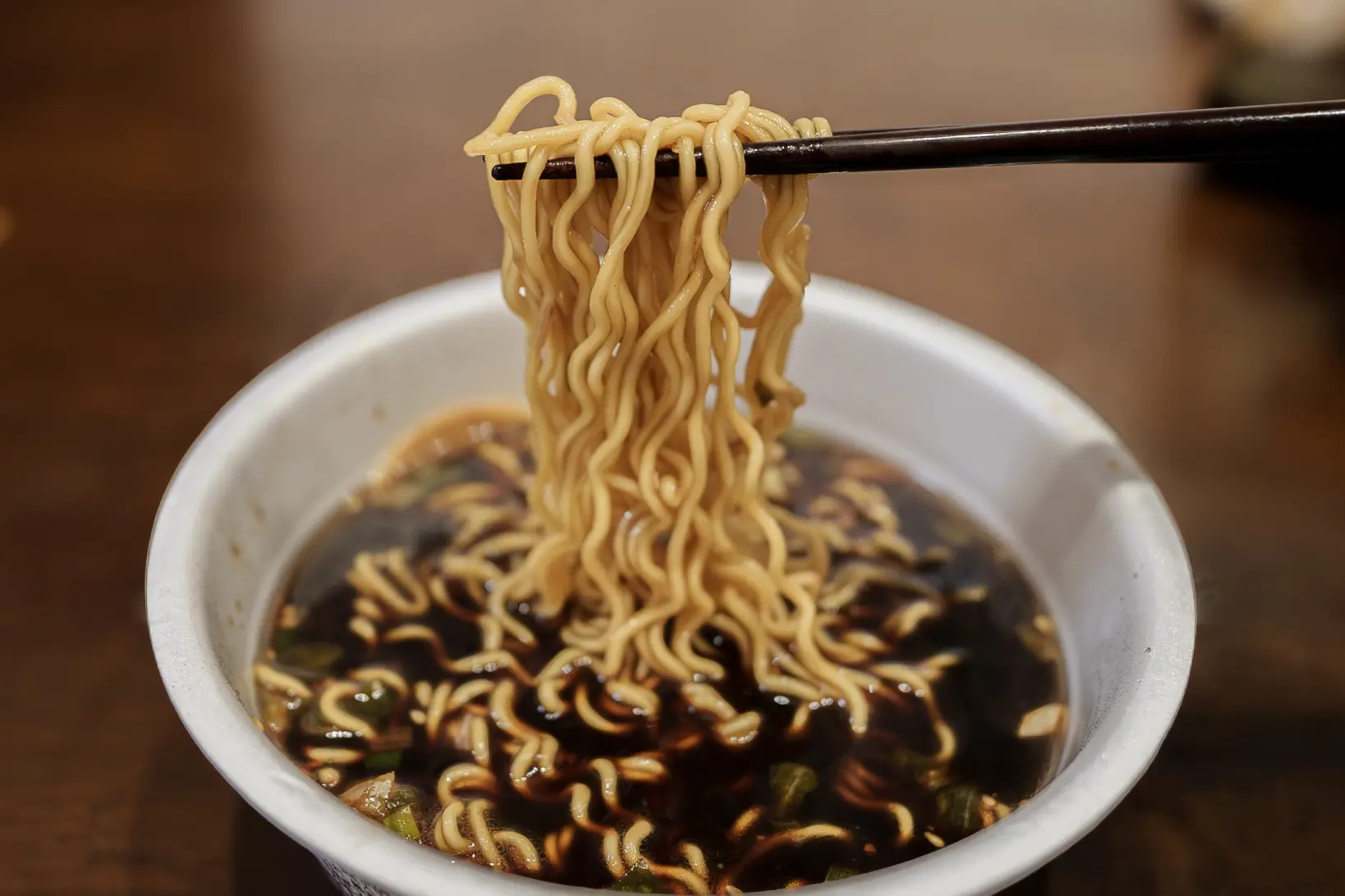 お土産ブラックラーメン食べ比べてみて-2
