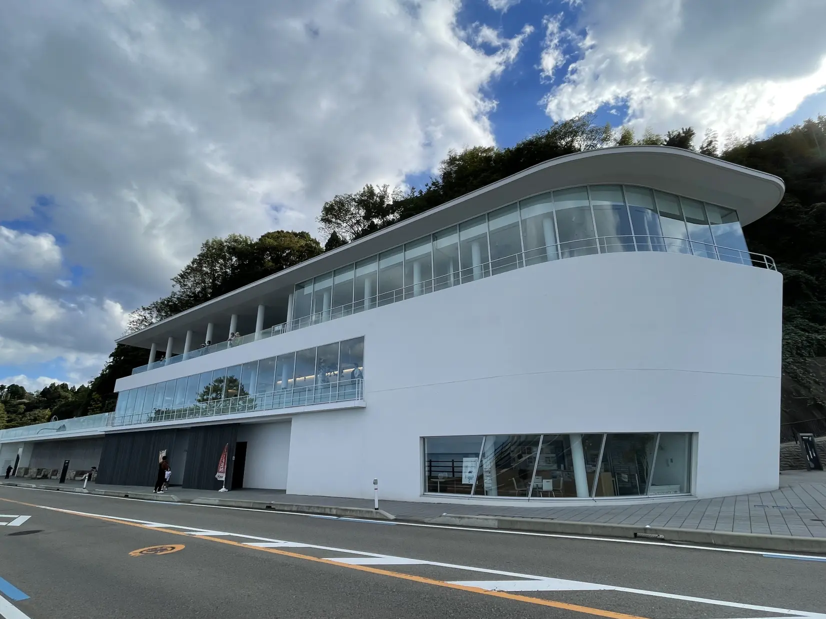 雨晴海岸に来たらぜひ寄りたい「道の駅雨晴」-0
