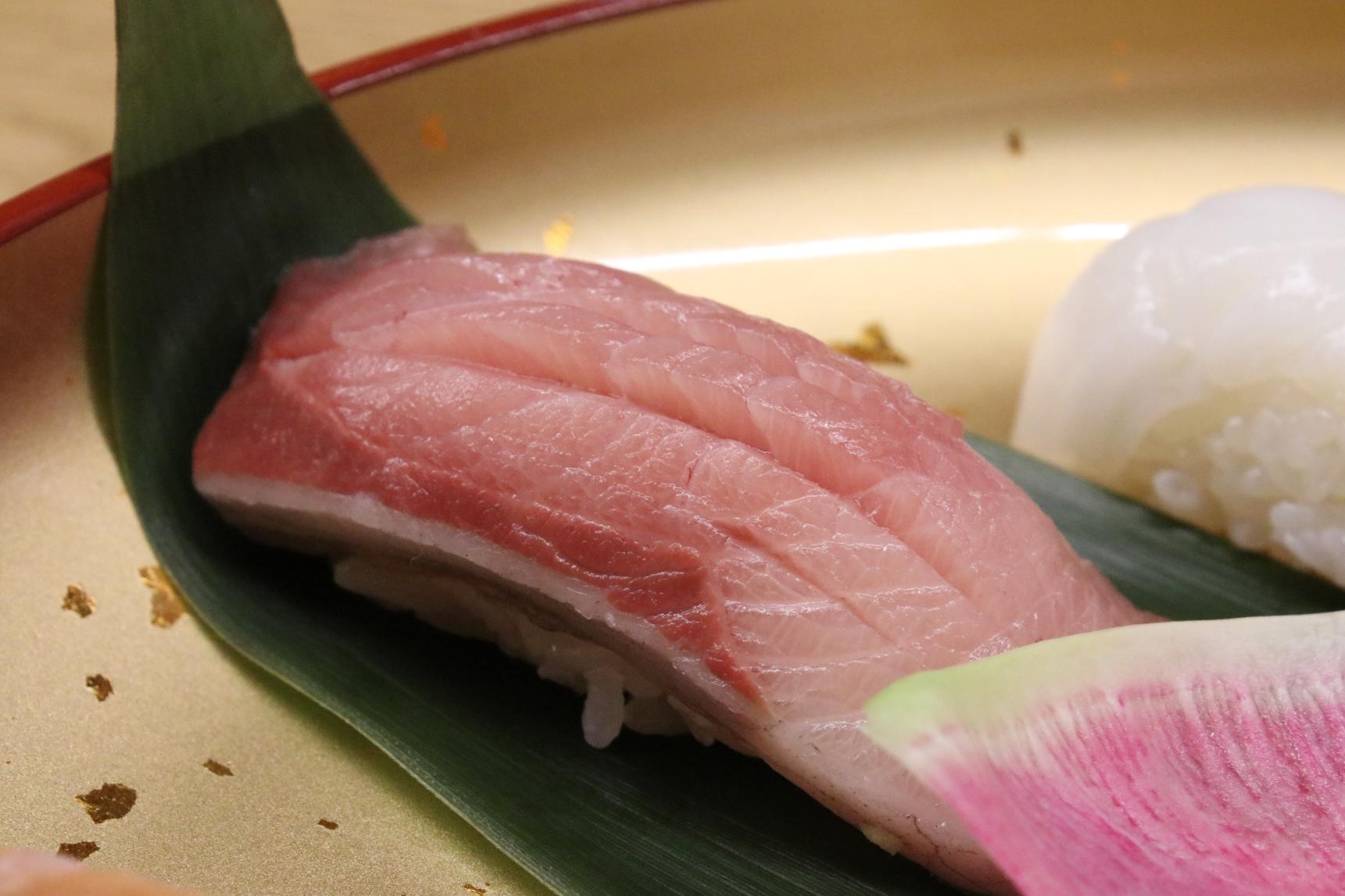 冬ならではの、ぶりを含む富山湾鮨を堪能-1