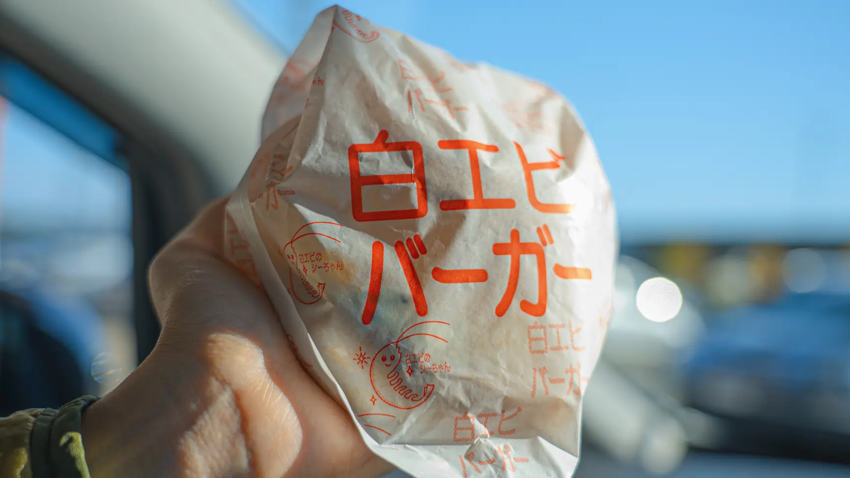 名物白エビバーガーも食べられるフードコート！-2