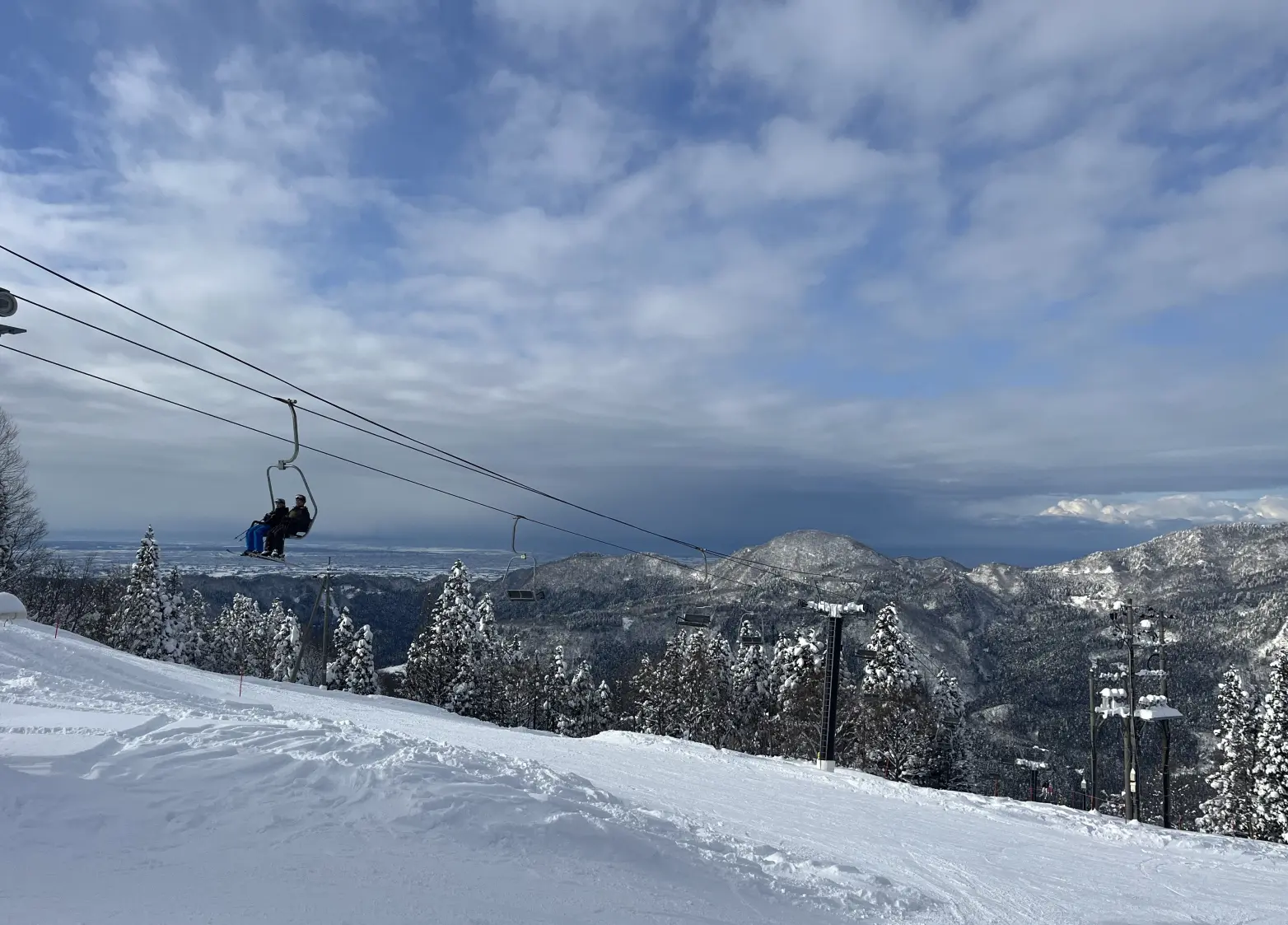 絶景かな　中腹の彼方に見える富山湾と富山平野-0