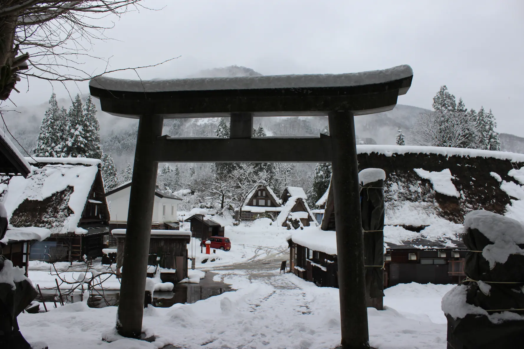 「地主神社」で土地の神様にごあいさつ-0