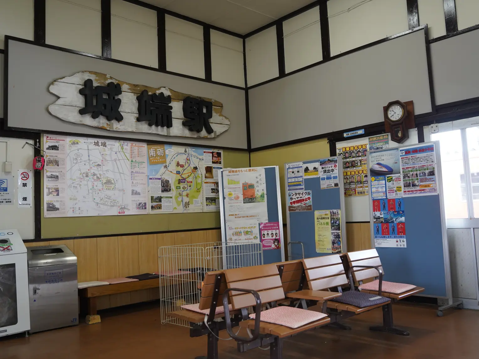 城端駅：南砺市観光の中心地-4