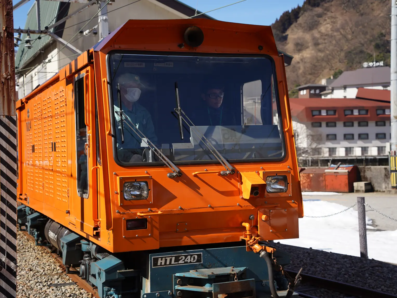 いざトロッコに乗車。気分は運転士！-0