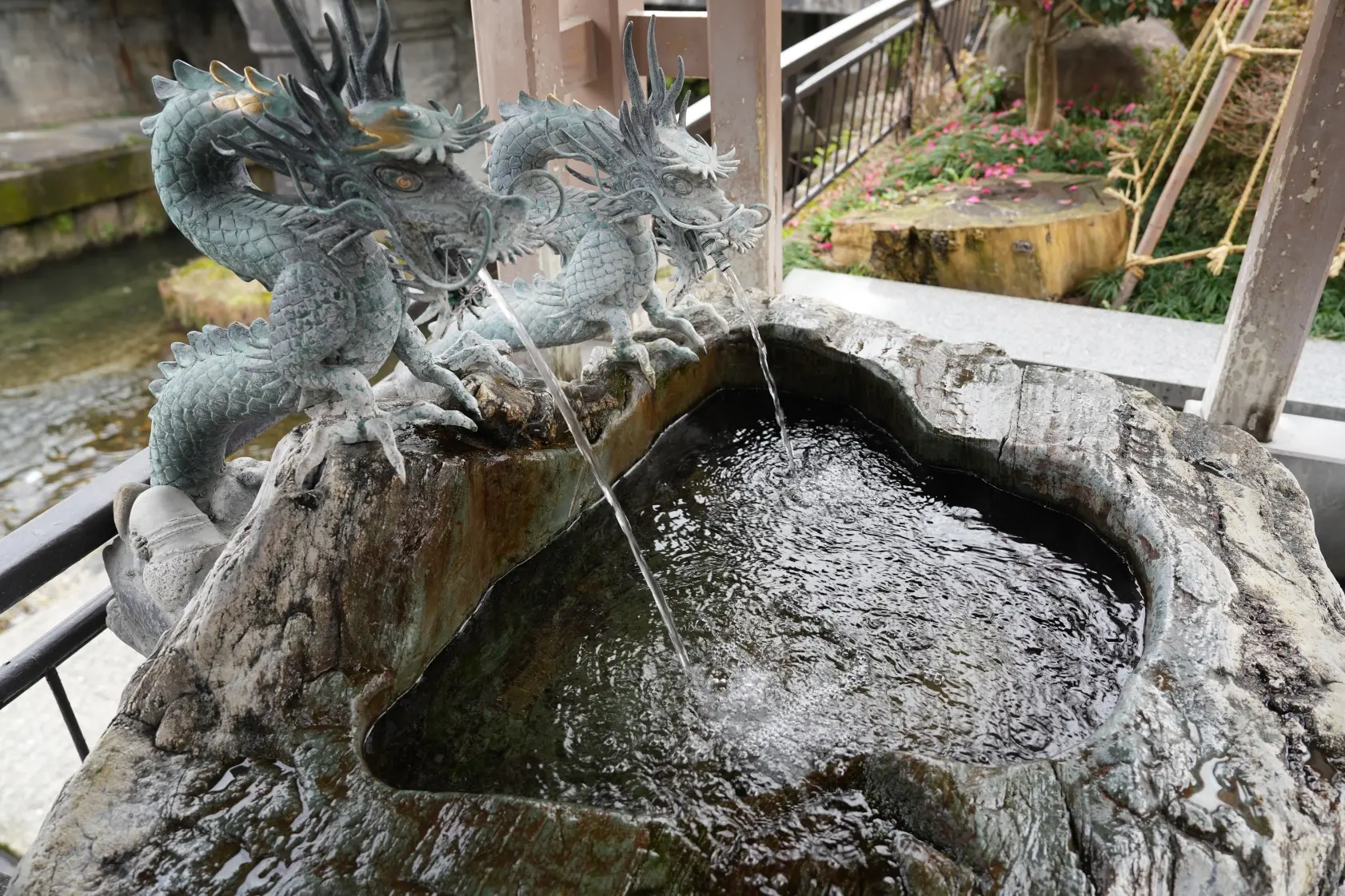 【魅力⑥】環境省の「平成の名水百選」に選ばれている湧水-1