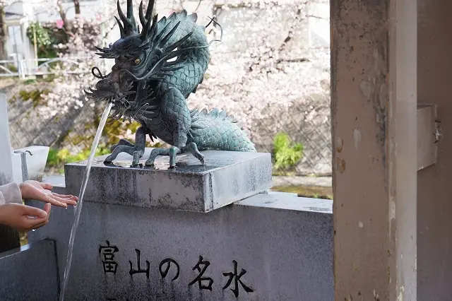【魅力⑥】環境省の「平成の名水百選」に選ばれている湧水-0
