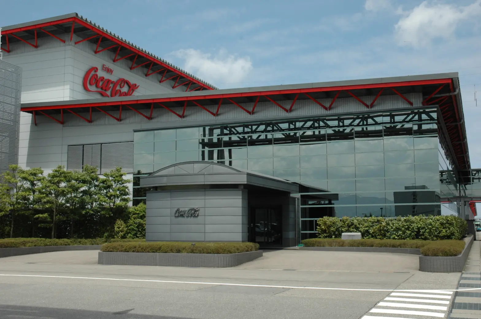 【北陸コカ・コーラプロダクツ砺波工場】製造ラインの見学と試飲　持続可能性を学ぶランプづくりも-0