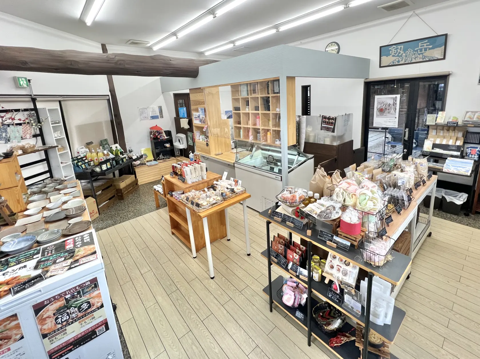 上市の恵みが集まる「里山の駅 つるぎの味蔵」-1