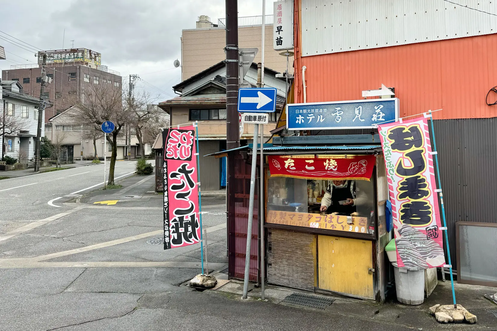 石倉町の延命地蔵尊前の屋台「たこや」-0