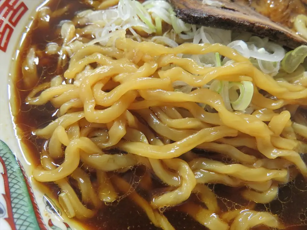 「無添加ラーメンの万里」無添加スープに手打ち麺！濃厚醤油ラーメン【富山市】-3