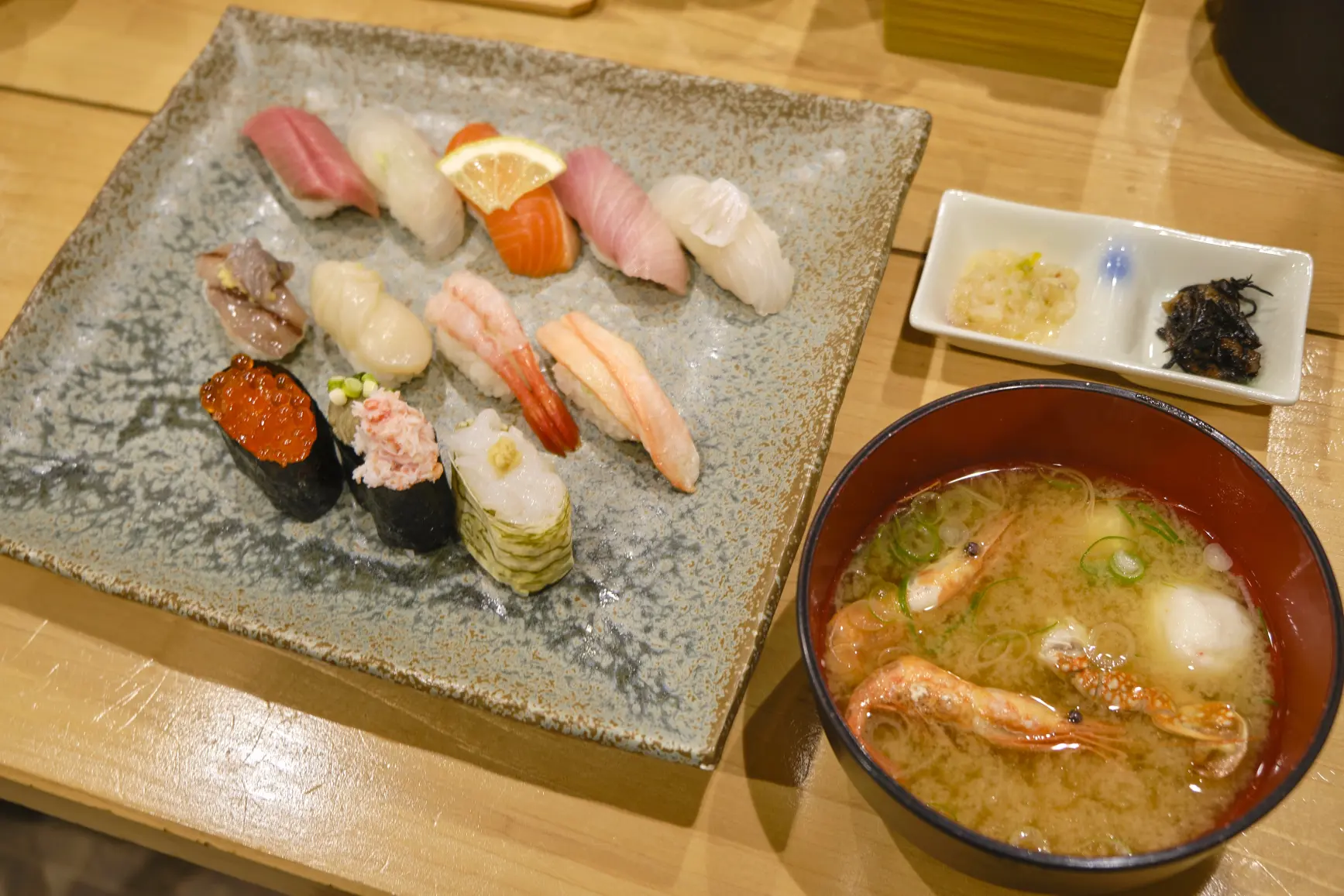 湊寿しでおいしいお寿司に舌鼓-0