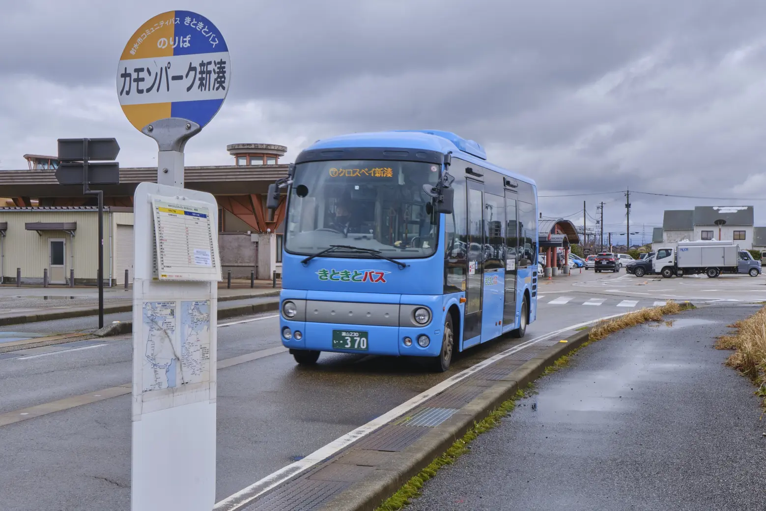 電車とバスを乗り継ぎ移動-2