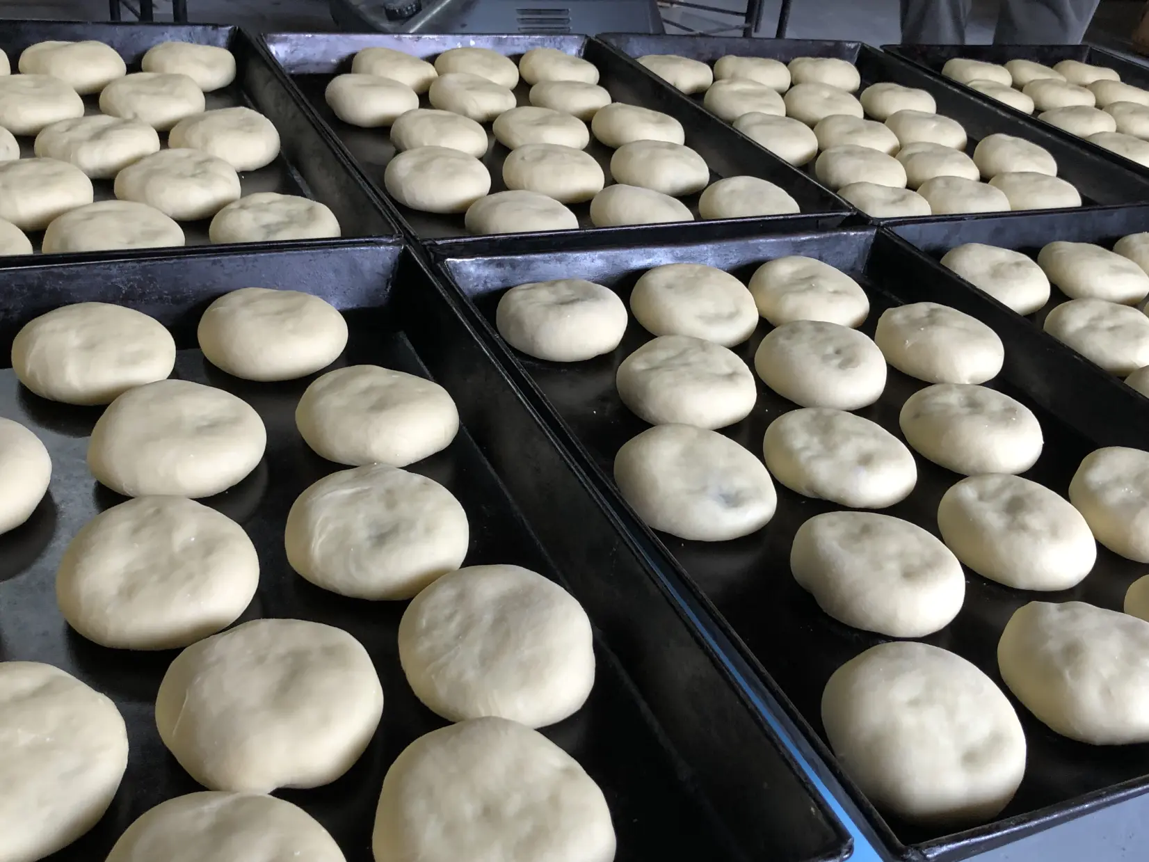 「あんドーナツ」製造現場を特別に見学！！美味しいあんドーナツがお店に並ぶまで-0