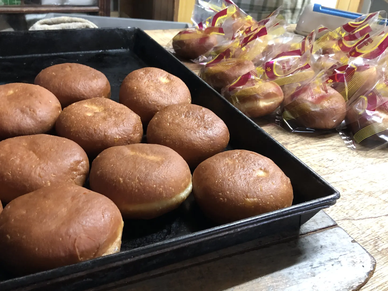 「あんドーナツ」製造現場を特別に見学！！美味しいあんドーナツがお店に並ぶまで-3