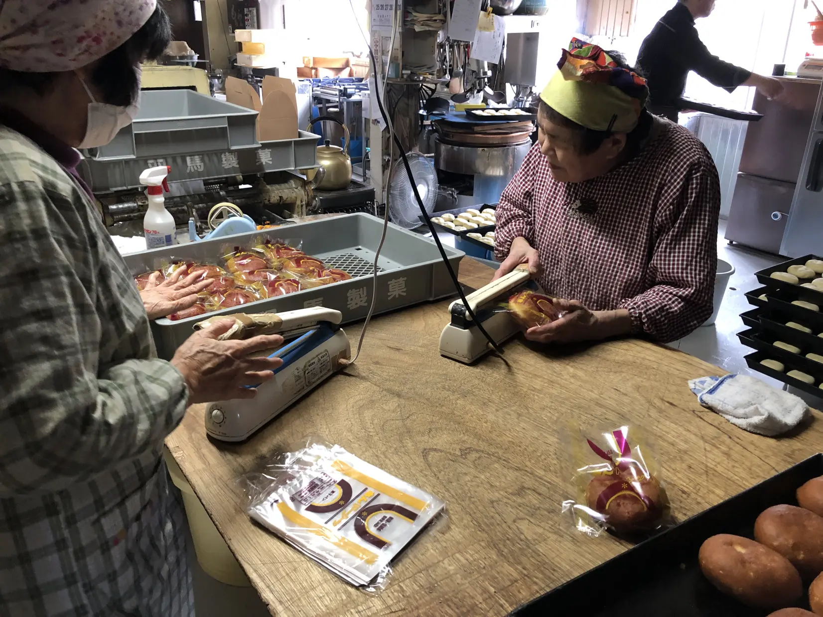 「あんドーナツ」製造現場を特別に見学！！美味しいあんドーナツがお店に並ぶまで-4