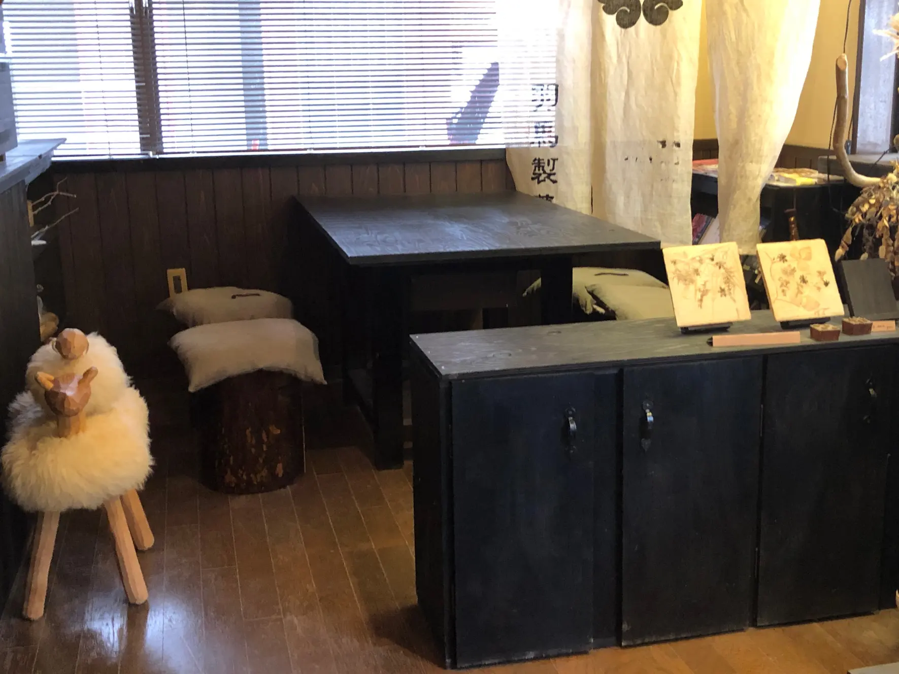 店内にはイートインスペースほか、落ち着ける工夫がいっぱい！-1