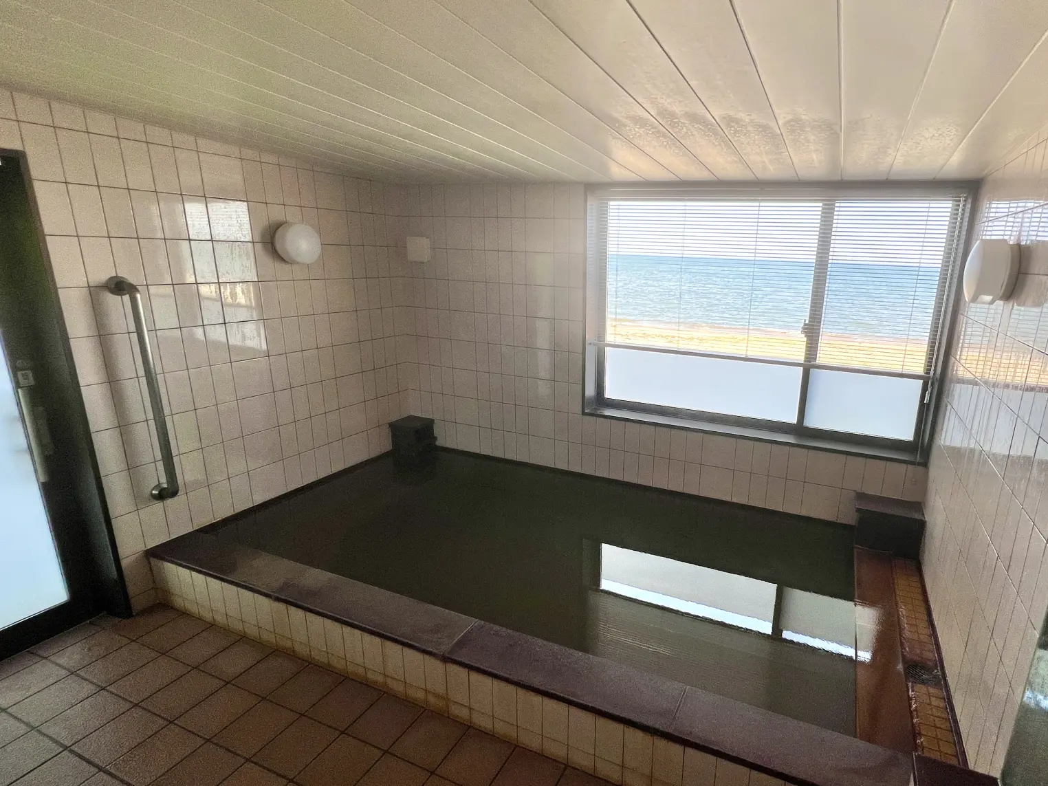 氷見で一泊。オーシャンビューが嬉しい「民宿あおまさ」-2