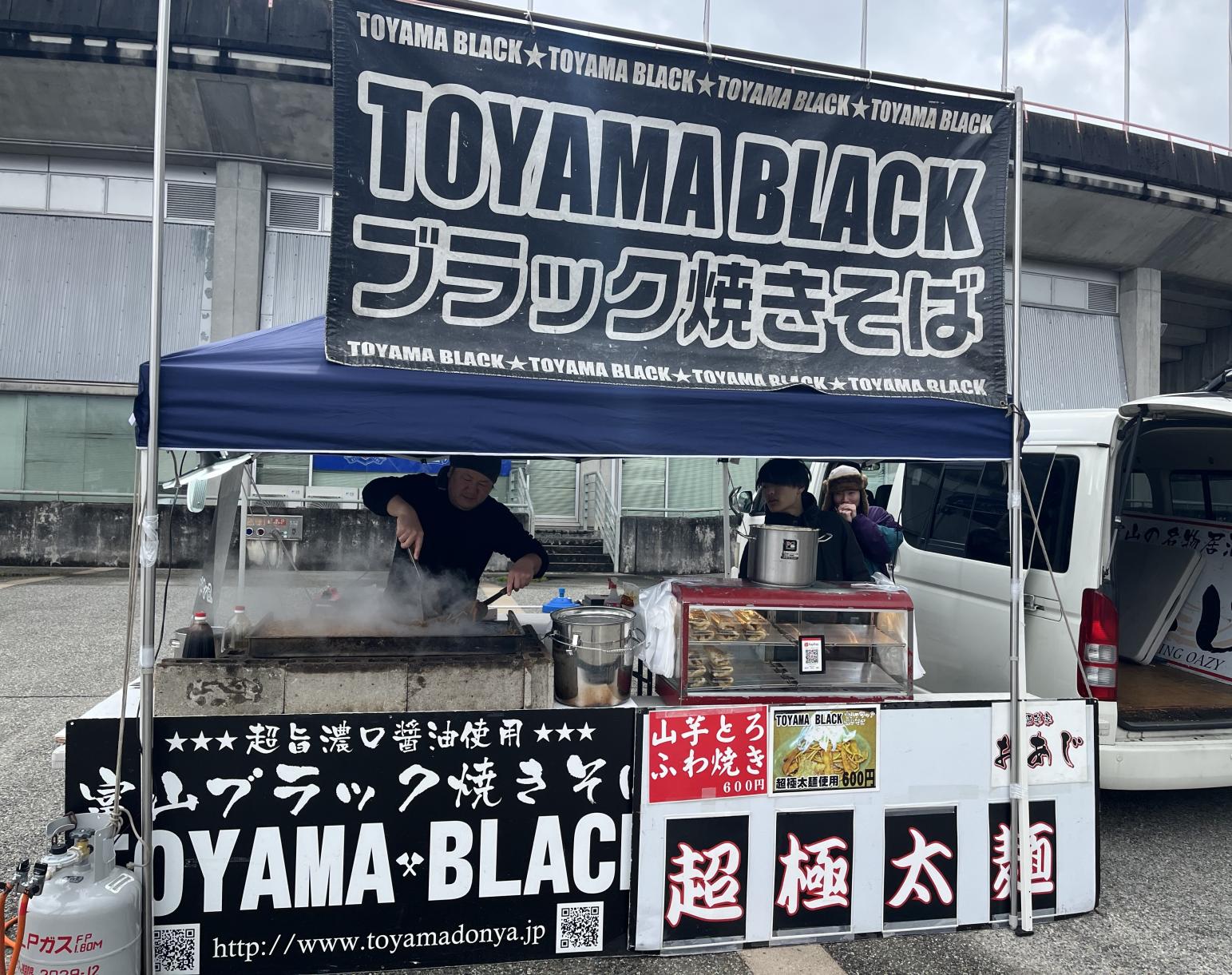 「富山ブラック焼きそば」食べ応え抜群もちもち極太麺-1