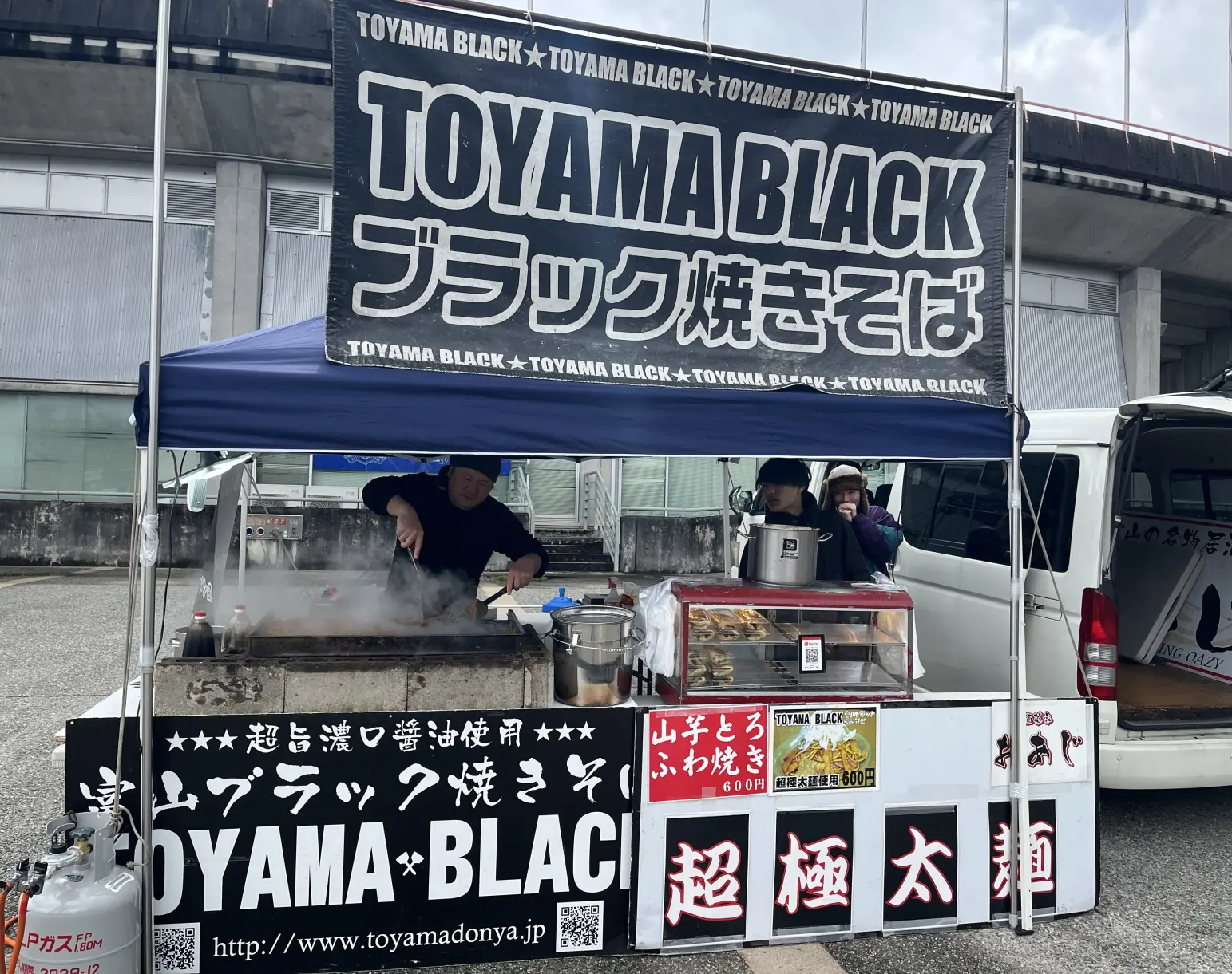 【酒菜家おあじ】「富山ブラック焼きそば」食べ応え抜群もちもち極太麺-1