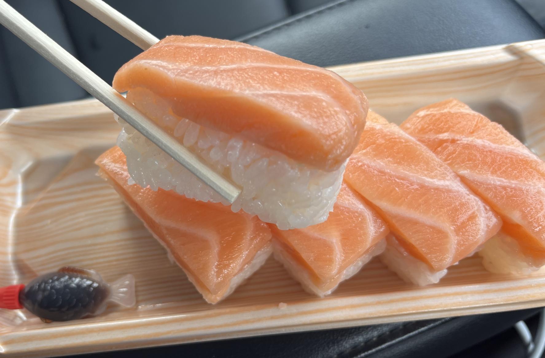 「厚身ますの寿司」貴重なハラミを使用-0
