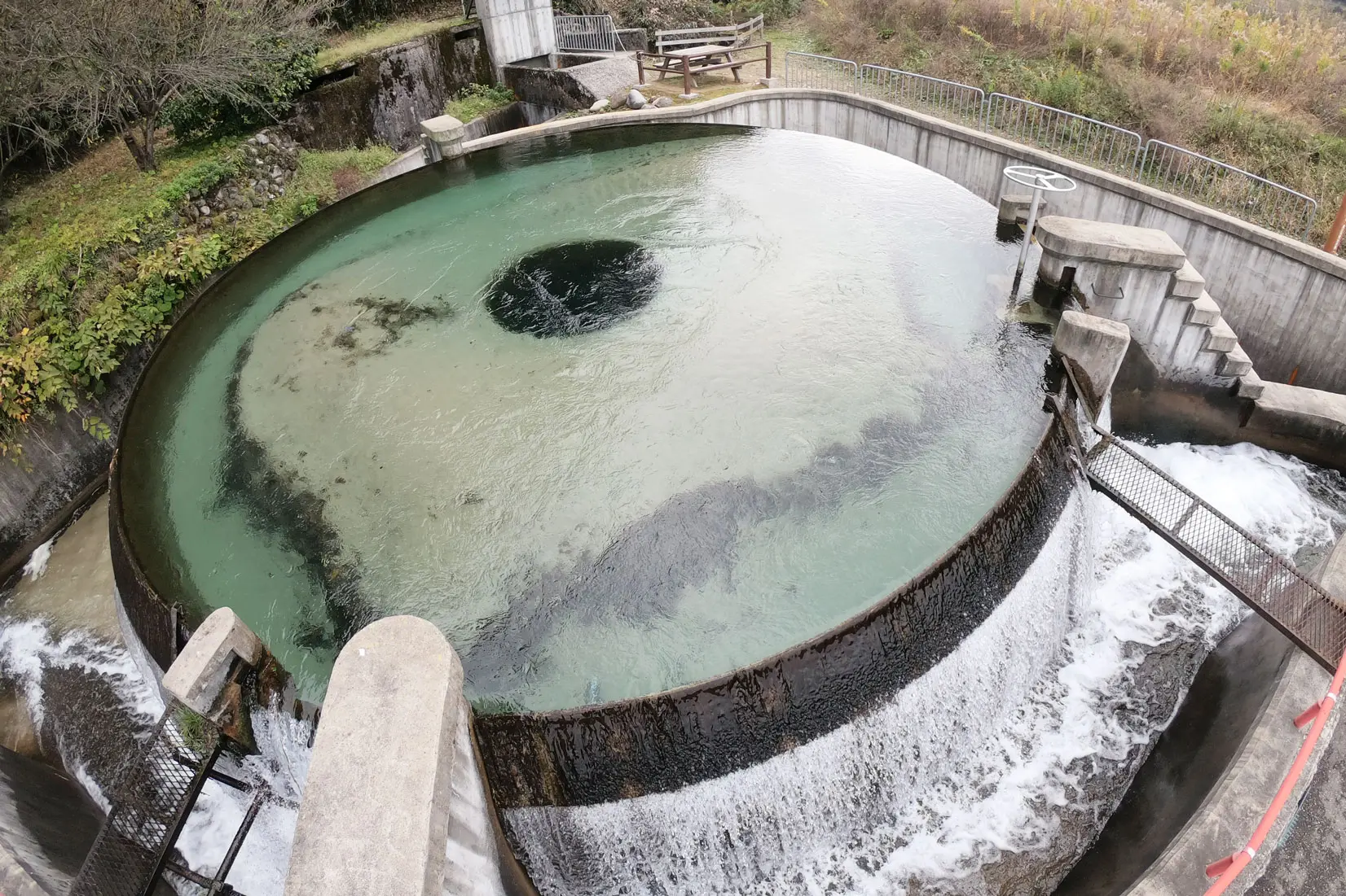 東山円筒分水槽-0
