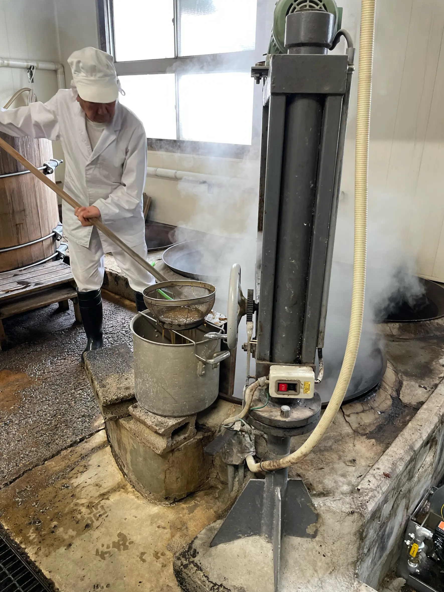 歴史ある製法を間近で体感！-1