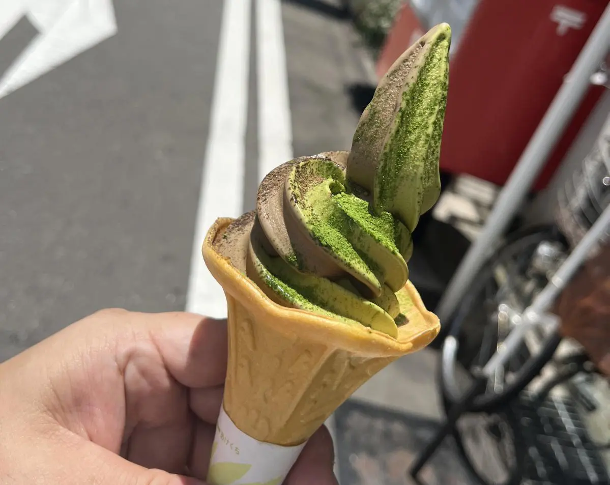 「栗林園」お茶屋さん目利きのほうじ茶・抹茶ソフト-1