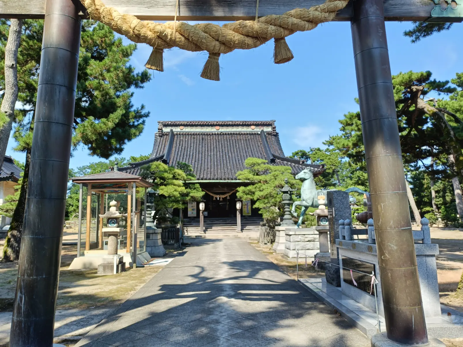 大伴家持（おおとものやかもち）の子孫が代々仕える「放生津八幡宮」-0