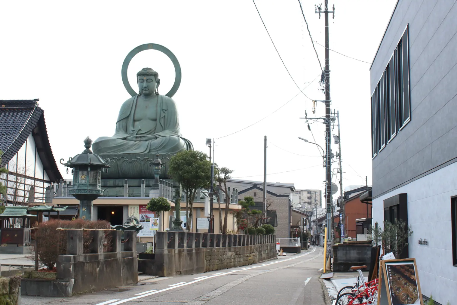 場所は、高岡大仏の真横！-0