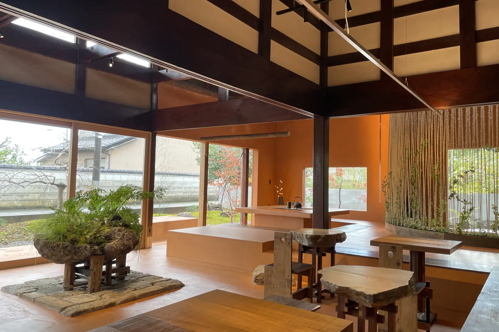 赤曽部麻衣子「無題」F12号油彩,カフェの内装向き 新店】古民家を改装したカフェ「mokkado」で、チャイやかき氷を楽しん