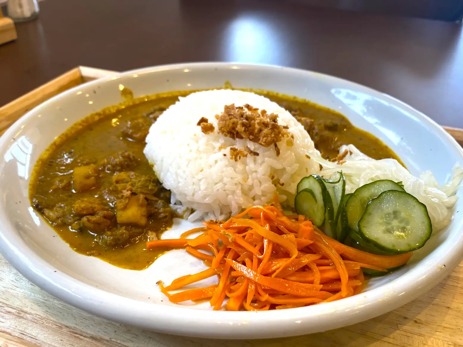 ランチはオーナーこだわりのスパイスカレー-0