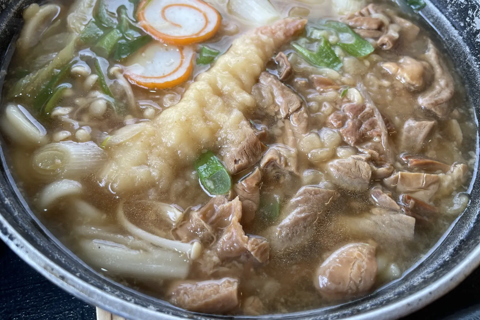 「手延うどん田舎」氷見のうどんを使用！極上もつ煮込みうどん【小矢部市】-1