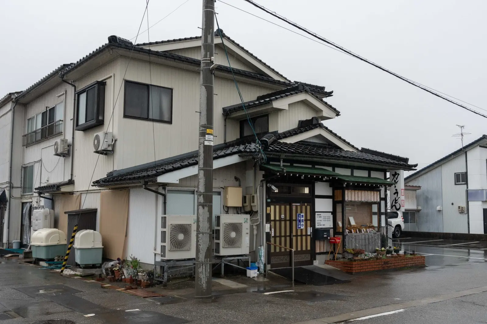 「吉宗」濃厚スパイシーなカレーうどんの有名店！【高岡市】-6
