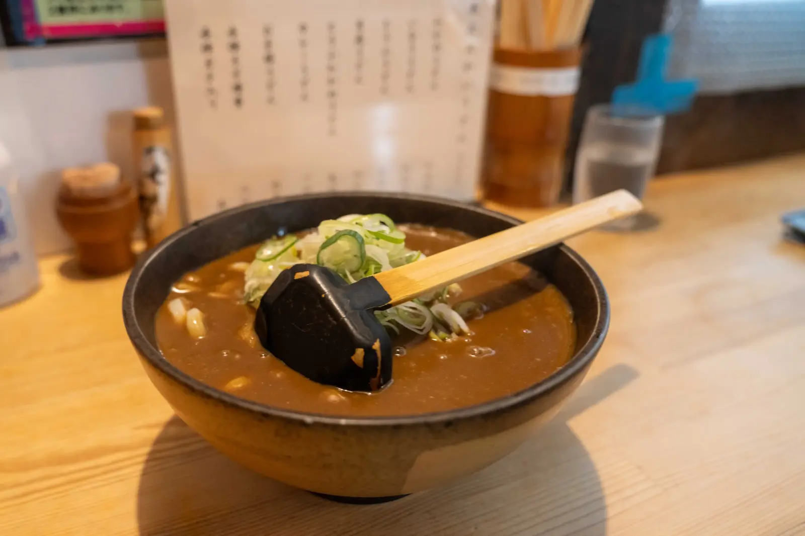 「吉宗」濃厚スパイシーなカレーうどんの有名店！【高岡市】-0