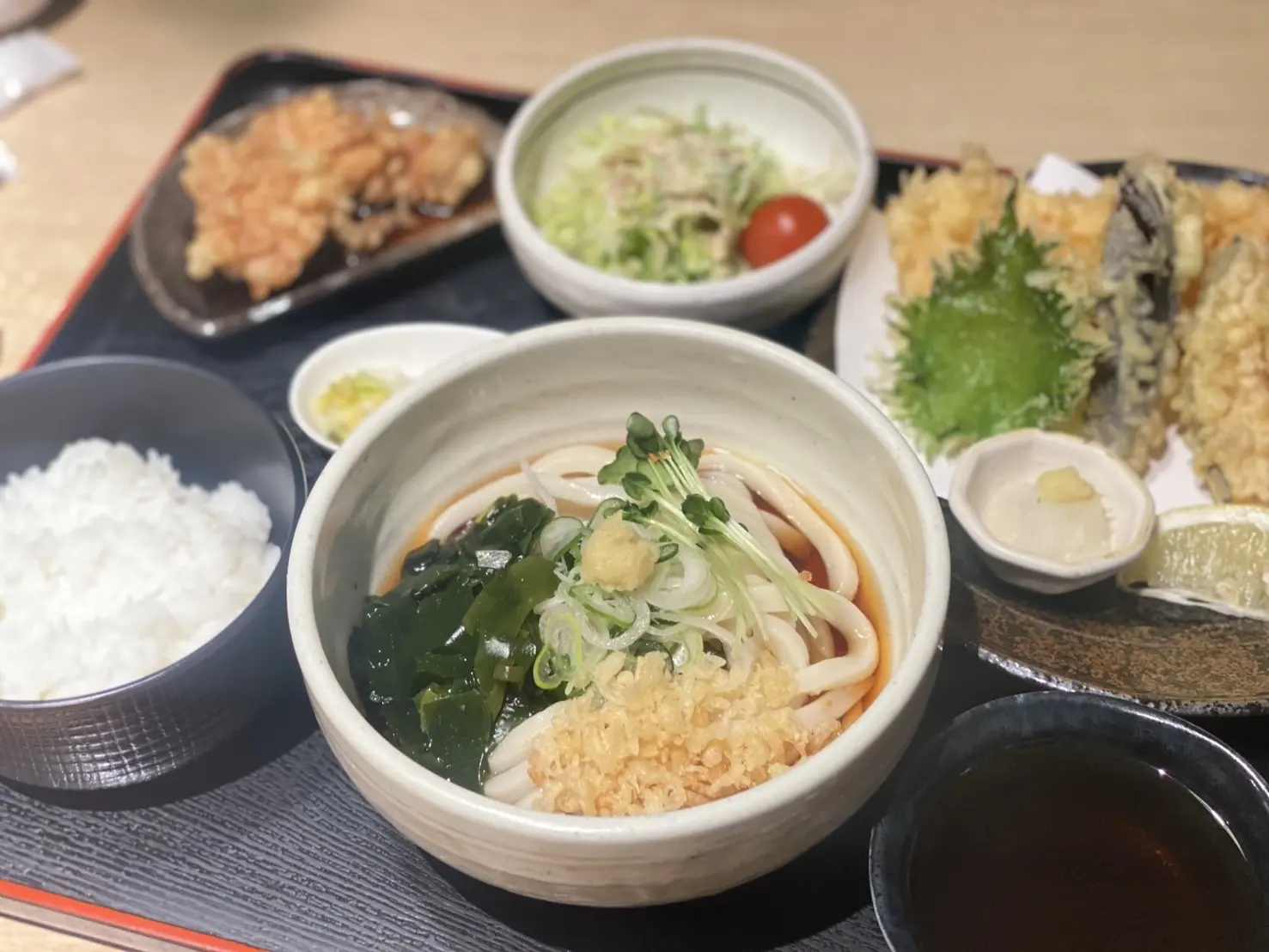 「手打ちうどん どんたく」うどんに丼、定食メニューも豊富【南砺市】-3
