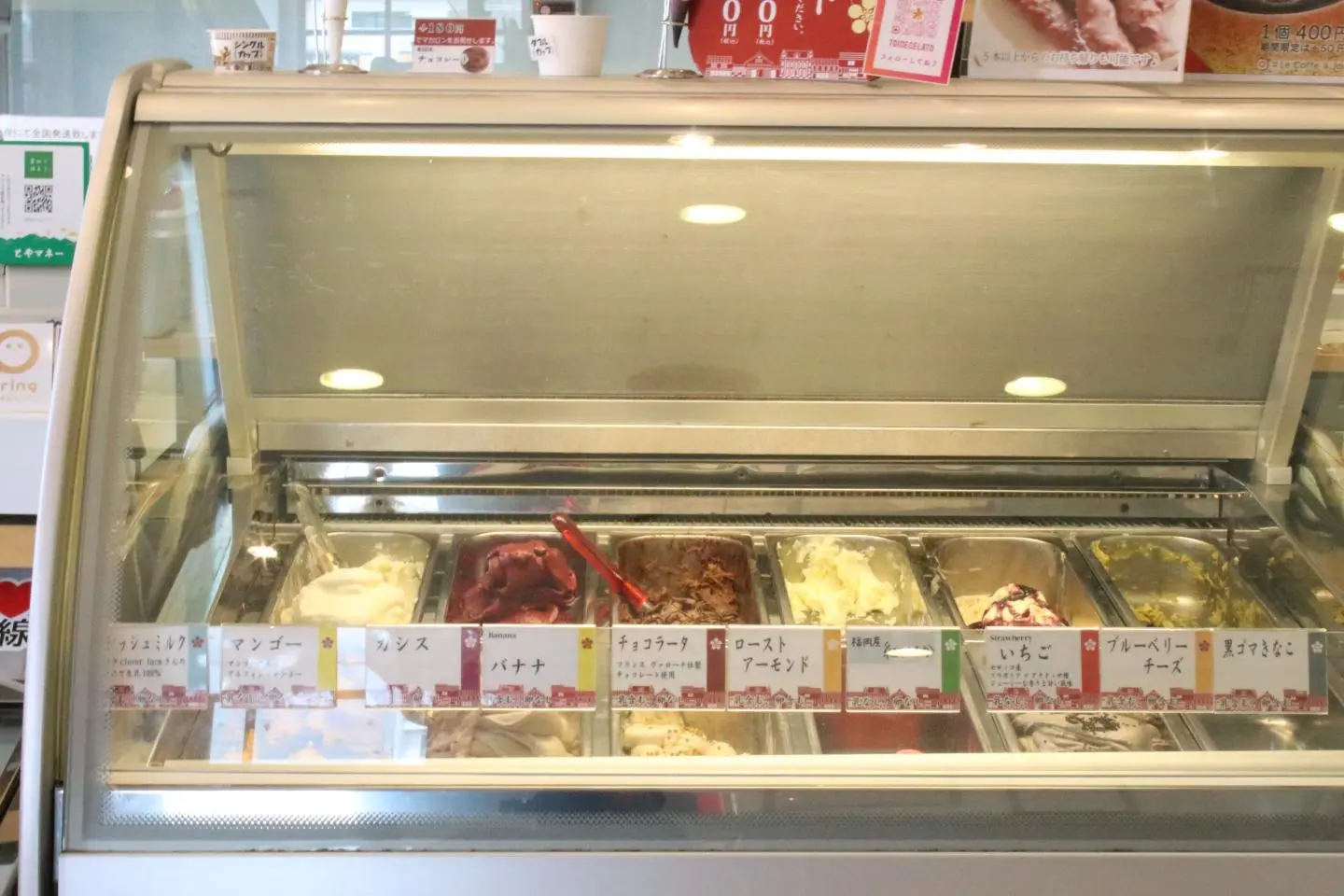 8．戸出駅前の人気店「戸出ジェラート」（高岡市）-1