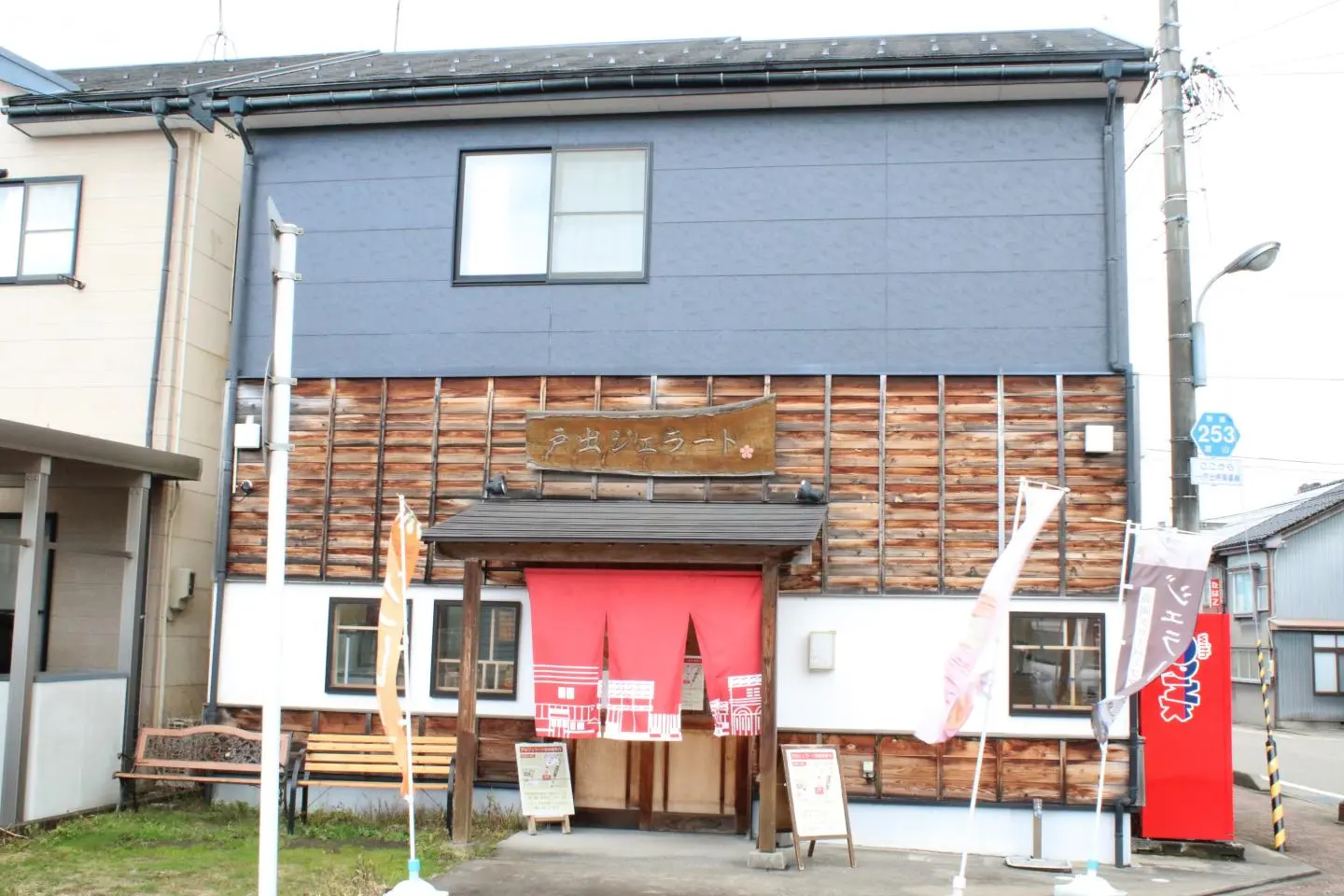 8．戸出駅前の人気店「戸出ジェラート」（高岡市）-3