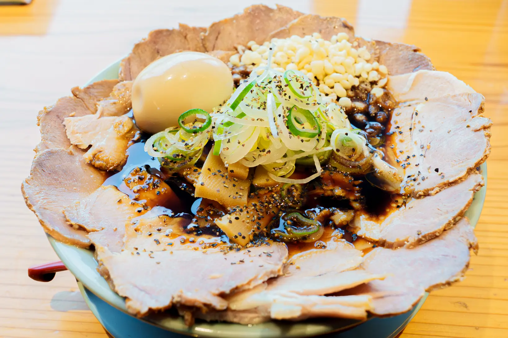 圧巻のチャーシュー麺！-0
