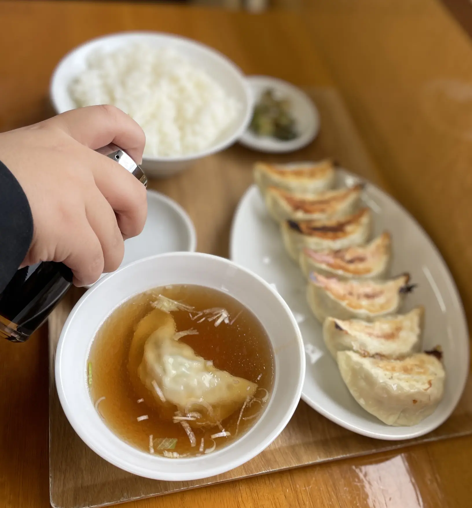手包みでギリギリまで詰めた餡、見える場所で包む安心感-1