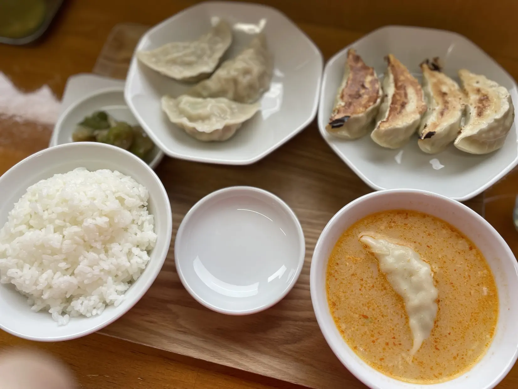 イートインで人気の餃子定食-0