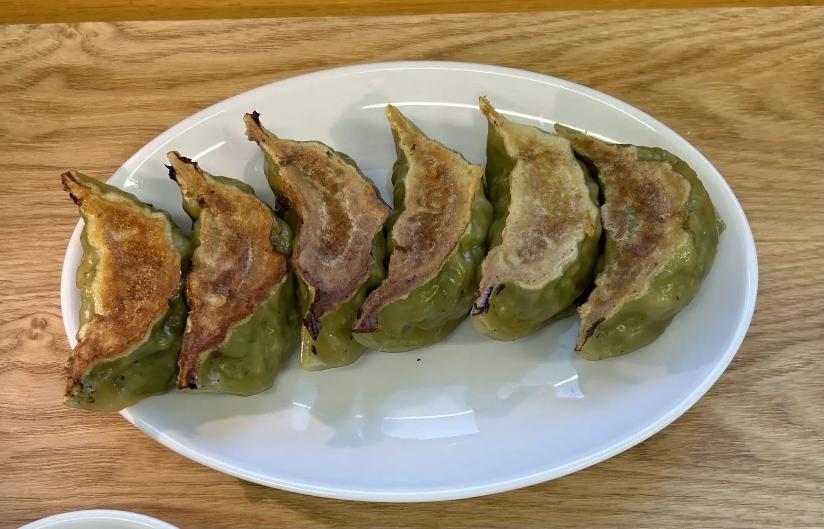週末限定の“変わり種餃子”も人気！-2