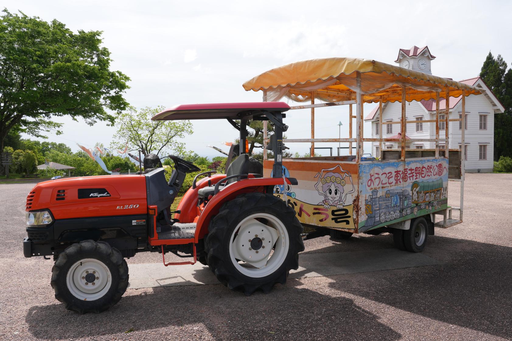 園内を一周できる「ぴかトラ号」-0