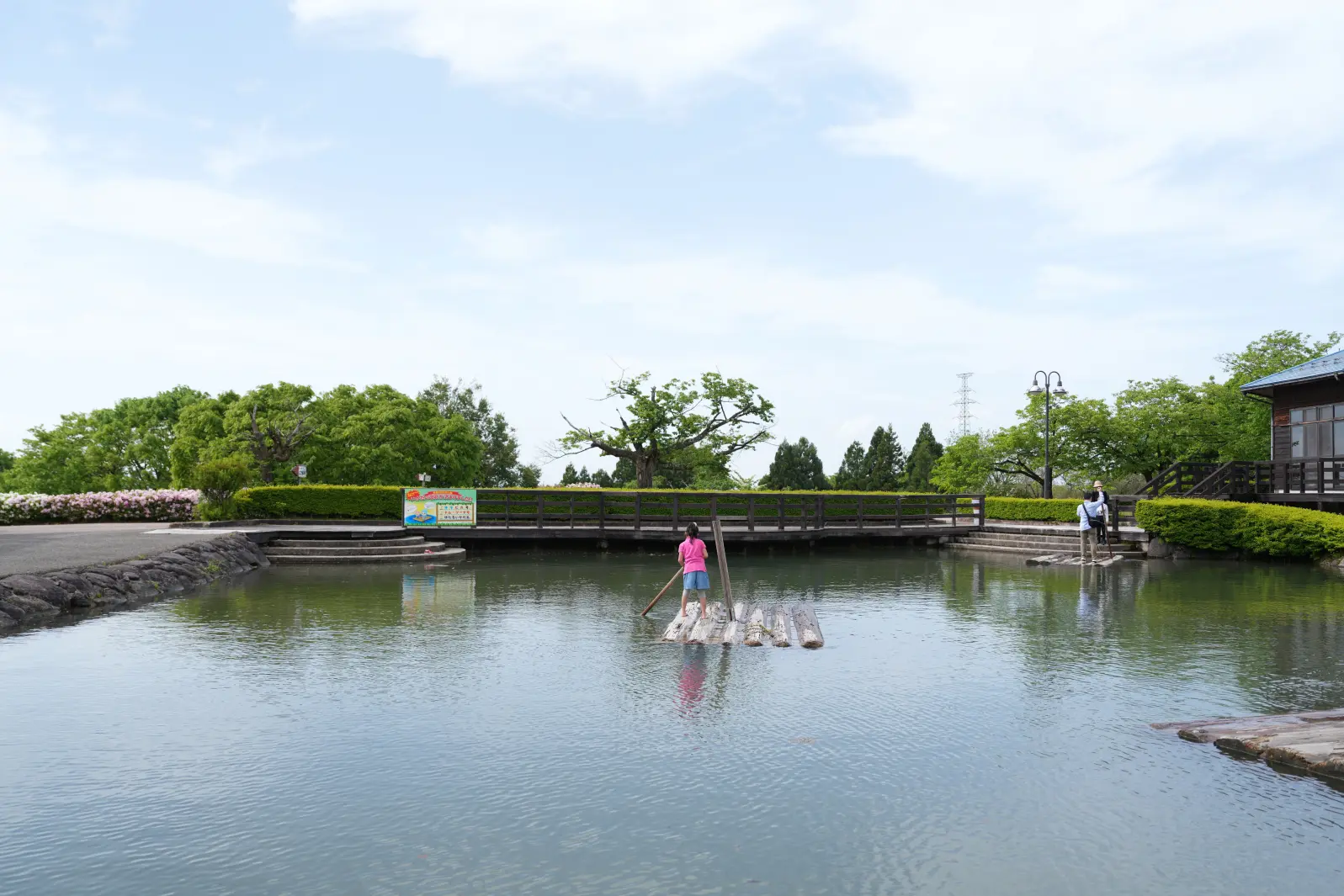 バーベキュー広場では、「いかだ遊び」も！-1