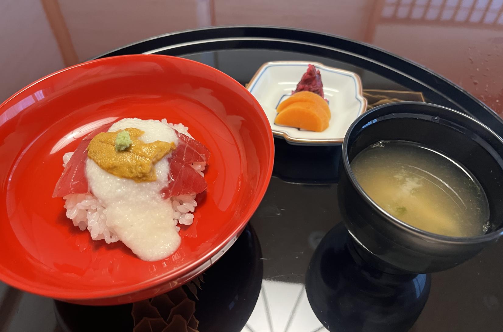 芸術作品のような一品・料理長注力の「立山見立てマグロ乗せ」-1