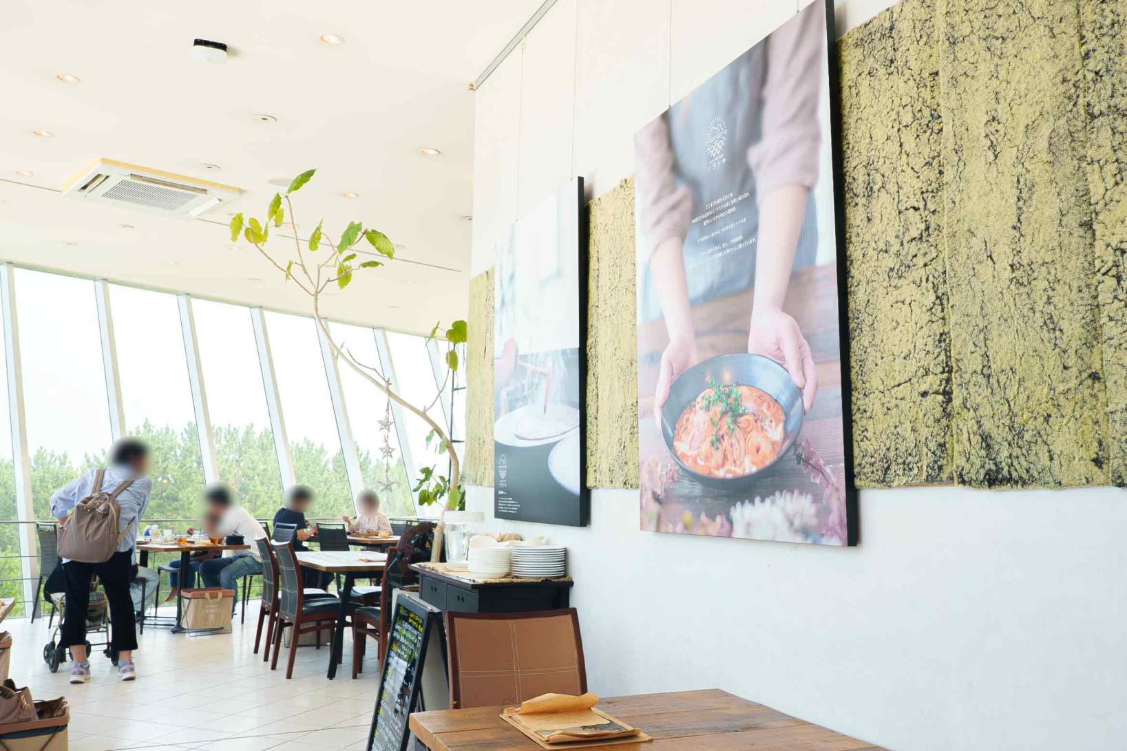 開放感のある店内-0