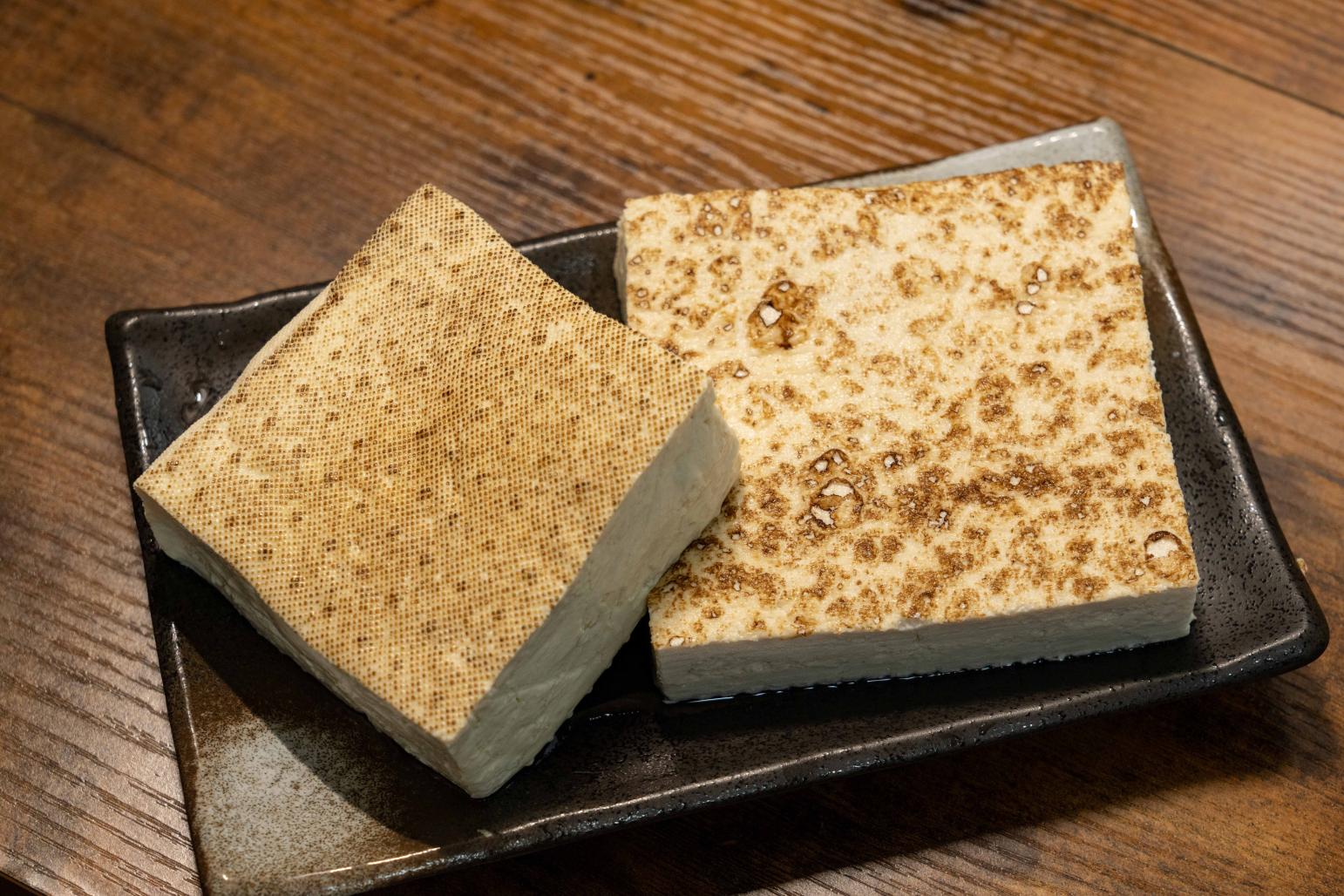 「焼き豆腐」　おでんや煮物に人気の具材-0