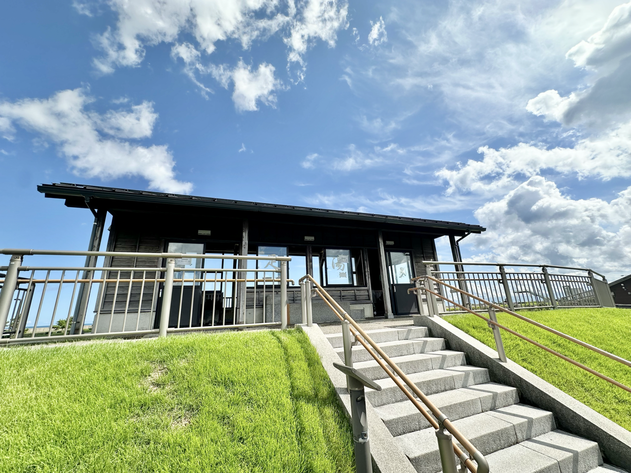 足湯で富山湾を眺めながらリラックス！-2